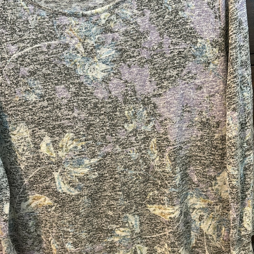 Women’s Top - Picture 2 of 4
